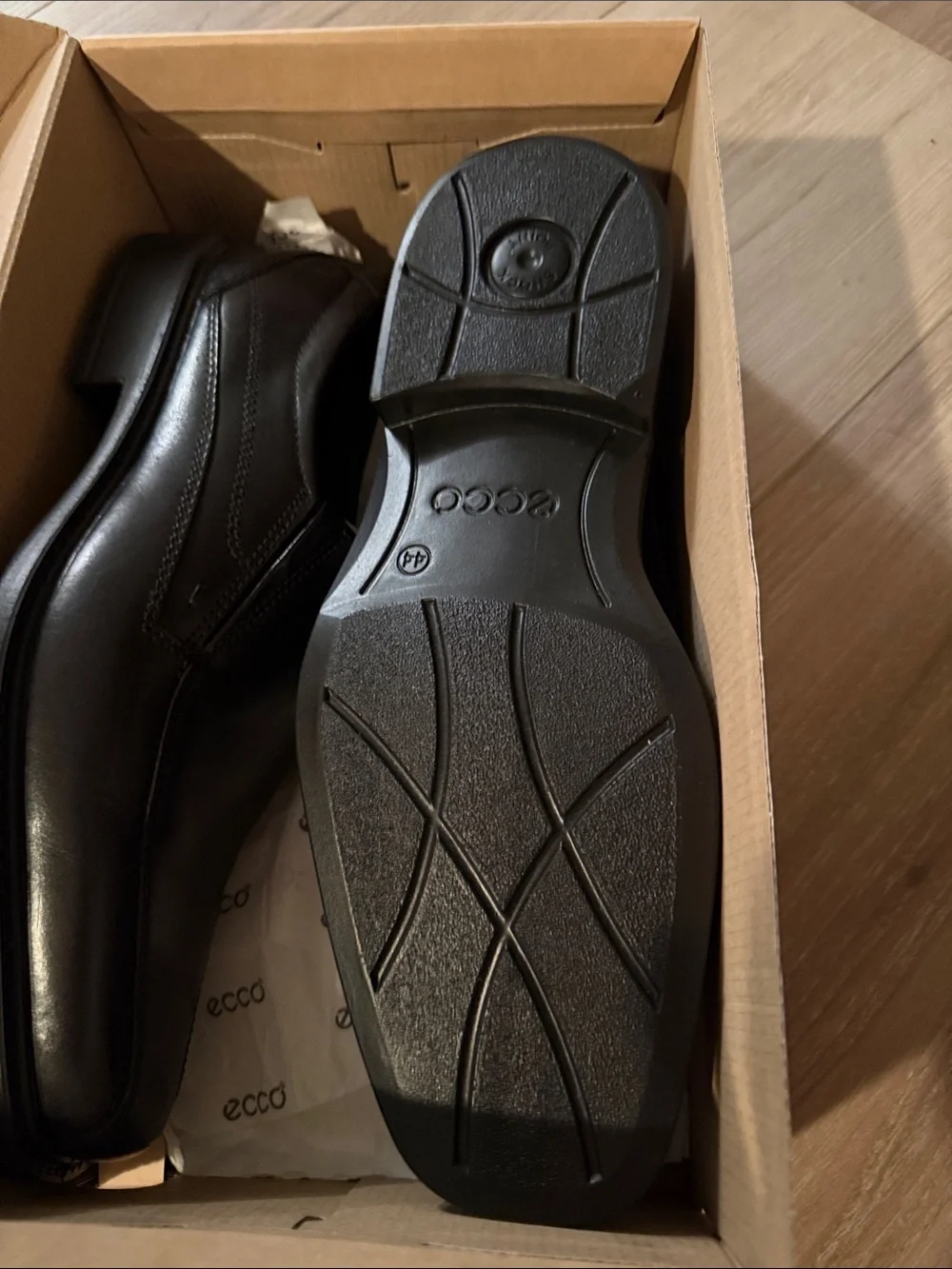 BRAND NEW- Ecco Black Leather Slip-On Loafers